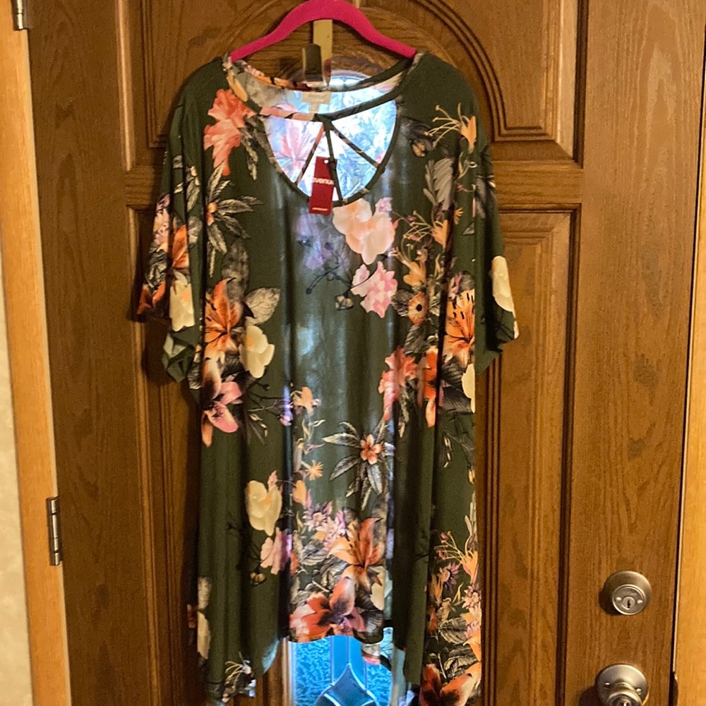 Avenue Green Floral Top